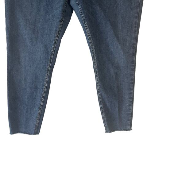 Topshop Women's Size 34 P Jamie Medium Wash Cropped Jeans - Picture 3 of 10